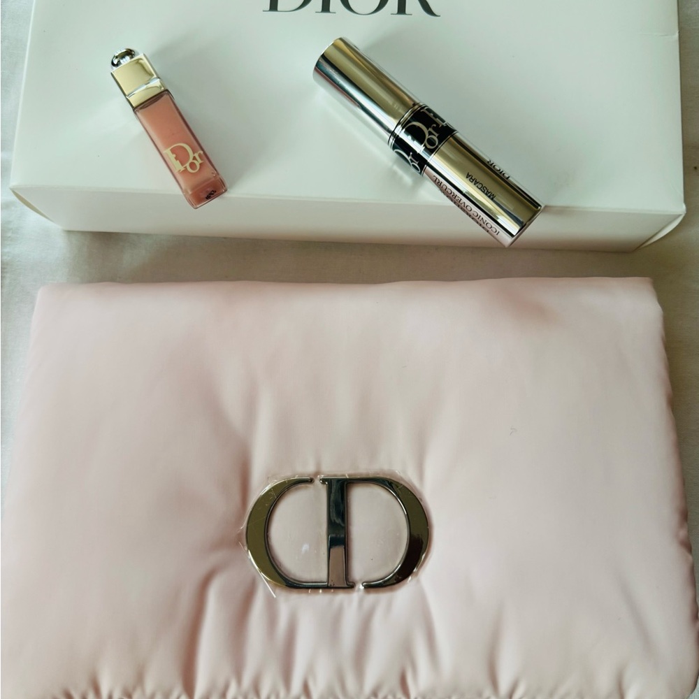 Dior soft pink pillowy flap bag with silver CD, mini lippie, and mascara set NIB - Picture 6 of 8
